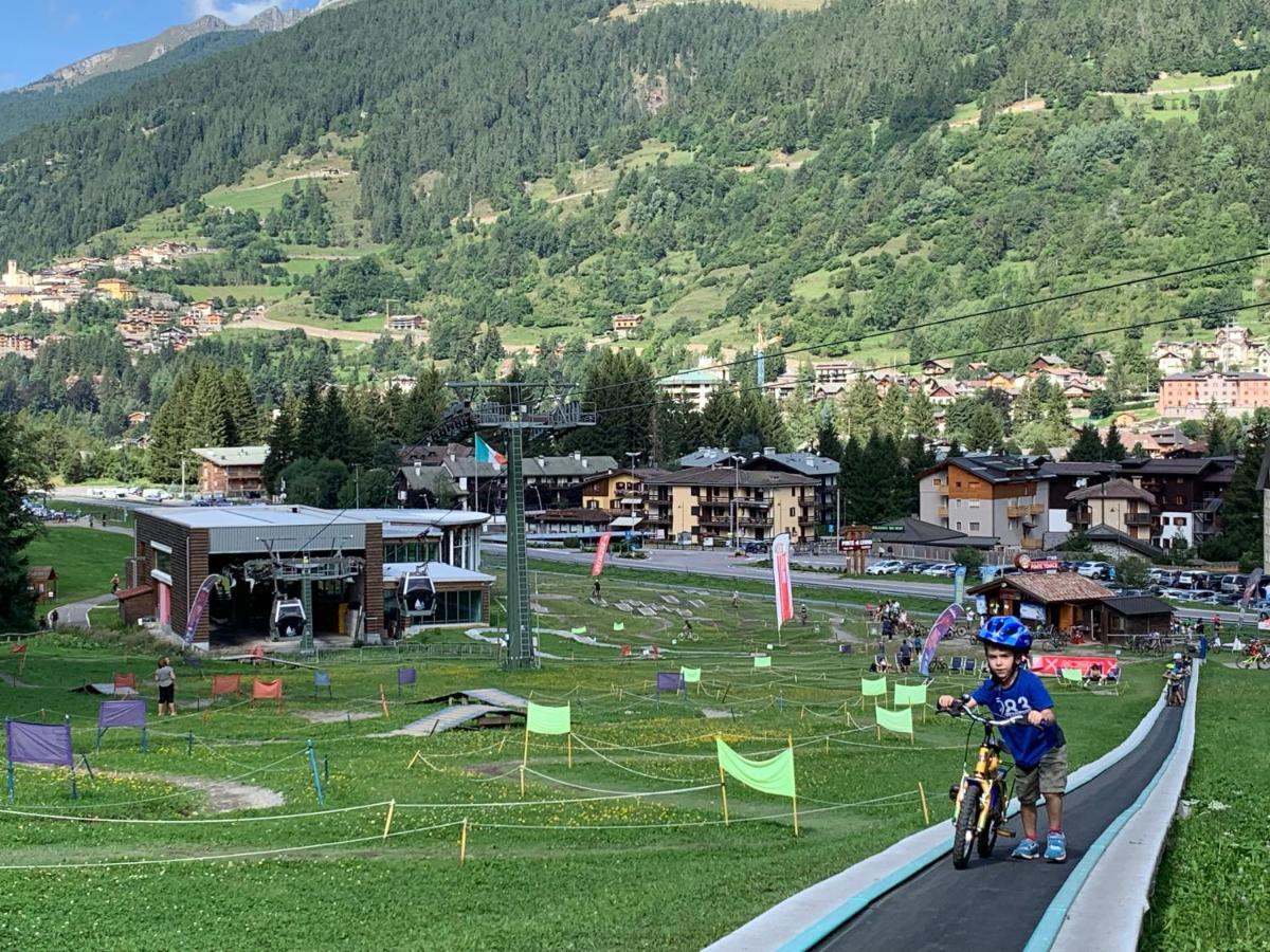 White Rock Apartment Ponte Di Legno Luaran gambar